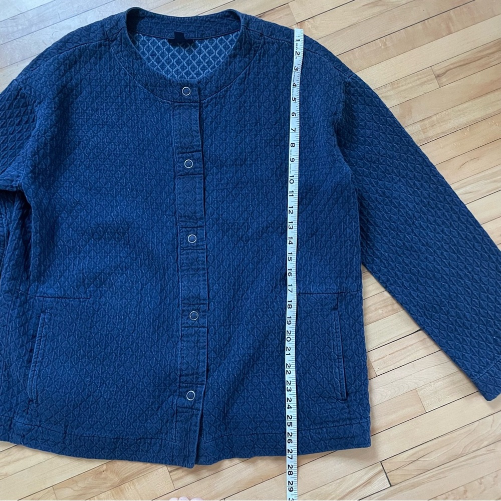 J Jill Indigo quilted style blue button up cardigan with pockets - Picture 6 of 9